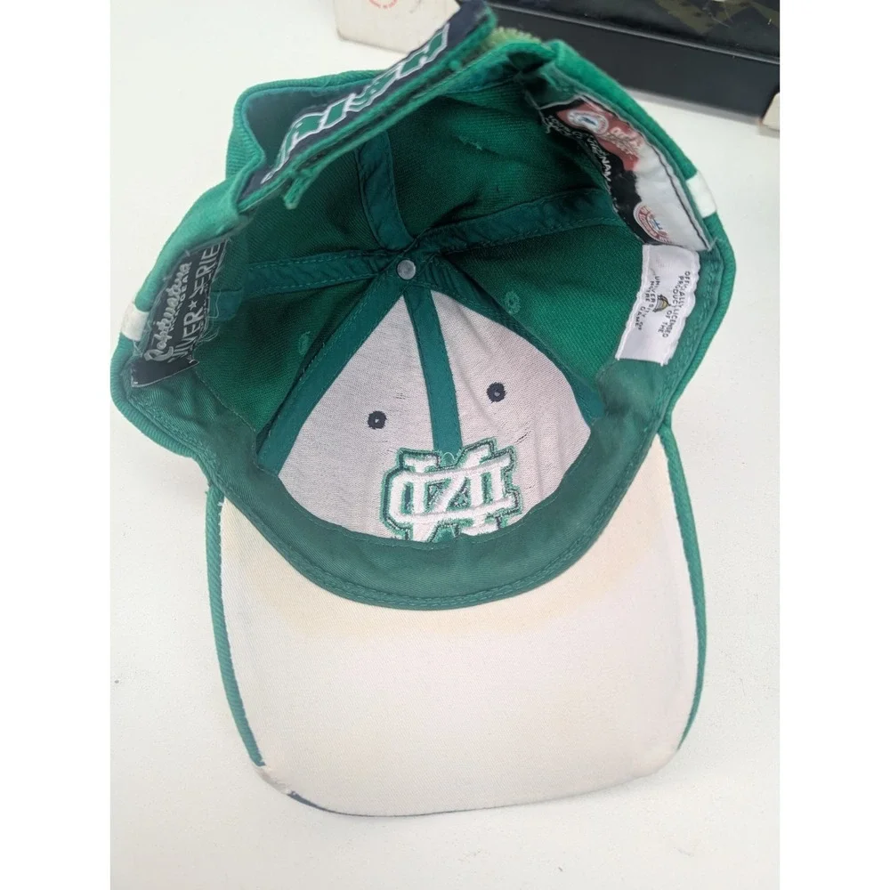 Notre Dame Fighting Irish NCAA Wall Decor Plaque Sign w/ Notre Dame Hat‎ Bundle